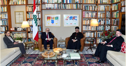 الرئيس المكلف تسلم دعوة من المطران عبد الساتر لحضور قداس عيد مار مارون