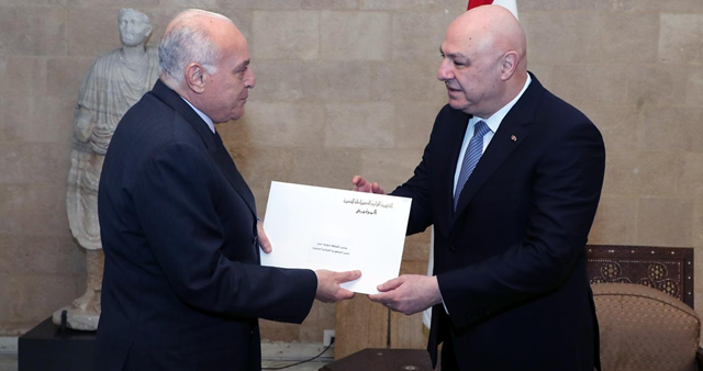 رئيس الجمهورية تسلم دعوة من الرئيس تبّون لزيارة الجزائر: لبنان يقدر وقوفها بجانبه في مجلس الامن خلال العدوان الاسرائيلي الأخير