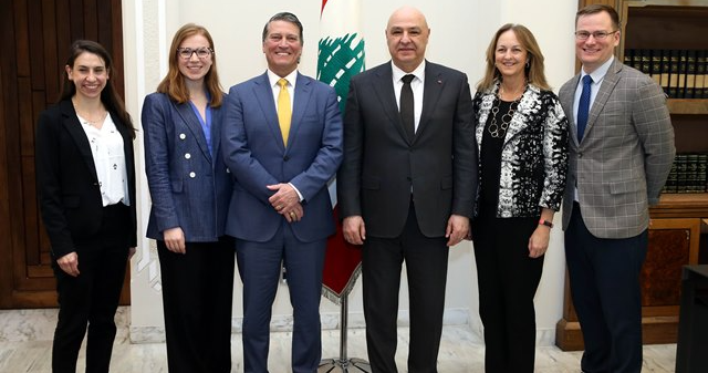 الرئيس عون أكد للسناتور الاميركي جاكسون موقف لبنان “الثابت والنهائي” : الاستقرار في الجنوب وعلى طول الحدود يتطلب انسحاب الاسرائيليين من التلال التي تمركزوا فيها واعادة الاسرى اللبنانيين ال