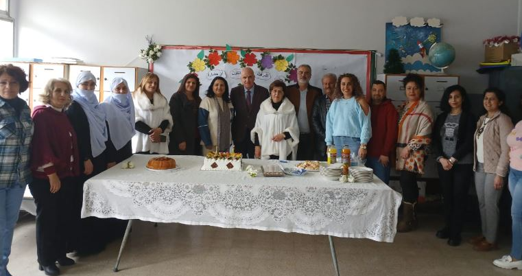 الرابطة الادبية الاجتماعية زارت مدرسة الجاهلية معايدة معلميها