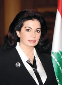 نازك الحريري هنأت الأمهات بعيدهن: مشاركة المرأة أساس لإعداد بُناة المستقبل