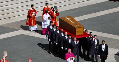 بدء مراسم جنازة البابا فرنسيس