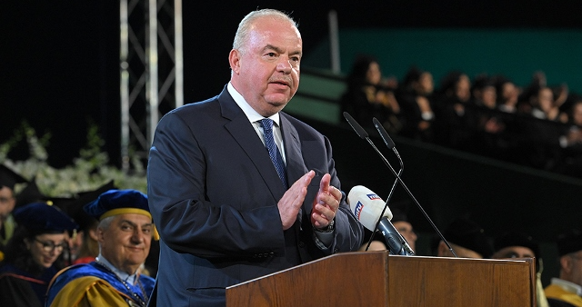 وزير الاتصالات في تخريج الدفعة الاولى لطلاب LAU - جبيل: قوتهم تكمن في عزيمتهم وقيمهم العائلية وإصرارهم على النجاح