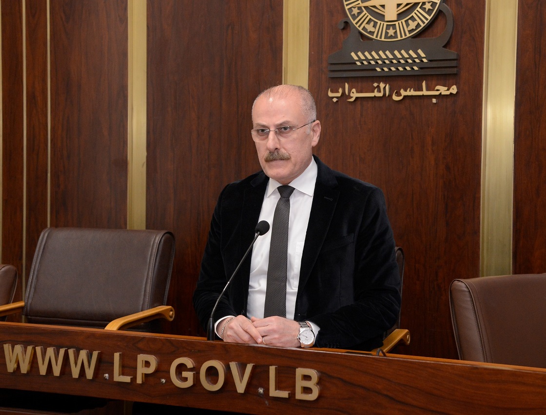 عبدالله شكر الجيش والدفاع المدني على إخماد حريق بسري - بكيفا الكبير