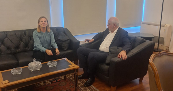 نصار عرض مع سفيرة النروج التطورات