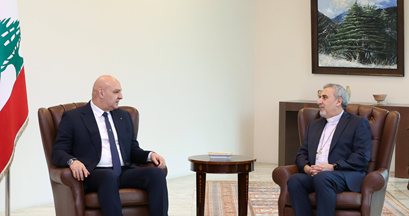 (*) عون خلال استقباله رئيس الطائفة الإنجيليّة في سوريا ولبنان: المرحلة دقيقة وتتطلب مواقف جامعة تصون وحدة لبنان وسيادته