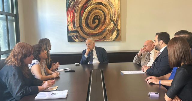 وزير الثقافة استقبل وفد أهالي ضحايا تفجير المرفأ وحملة "الشاهد الصامت": متابعة مستمرة لجعل الإهراءات معلماً تذكارياً