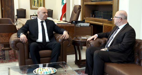 الرئيس عون عرض مع وزير العمل لاوضاع وزارته واستقبل رابطة قدماء القوى المسلحة: سأكون سندا وداعما لمطالبكم ورأس حربة لتحصيل حقوقكم