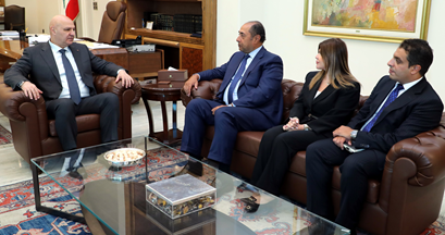 الرئيس عون استقبل الامين العام المساعد للجامعة العربية: لإلتزام إسرائيل بما عليها لتوفير أجواء استكمال بسط سيادتنا حتى الحدود زكي: نضم صوتنا الى صوتكم والموقف العربي رافض تماما لمقاربات "اسرا