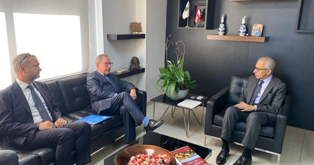 وزير الاقتصاد عرض مع مستشار فرنسي قانون الفجوة المالية وتحضيرات مؤتمر المانحين